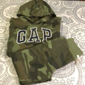 GAP Army fatigue sweatsuit  size 10/large boys